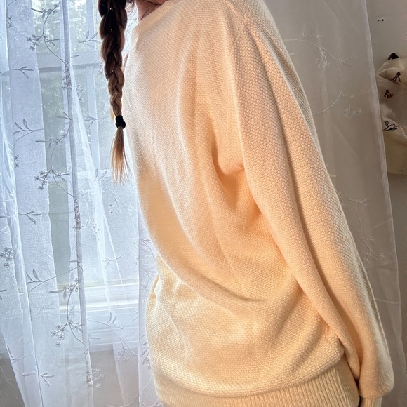 Christian Dior vintage knit pastel yellow sweater - Picture 4 of 8